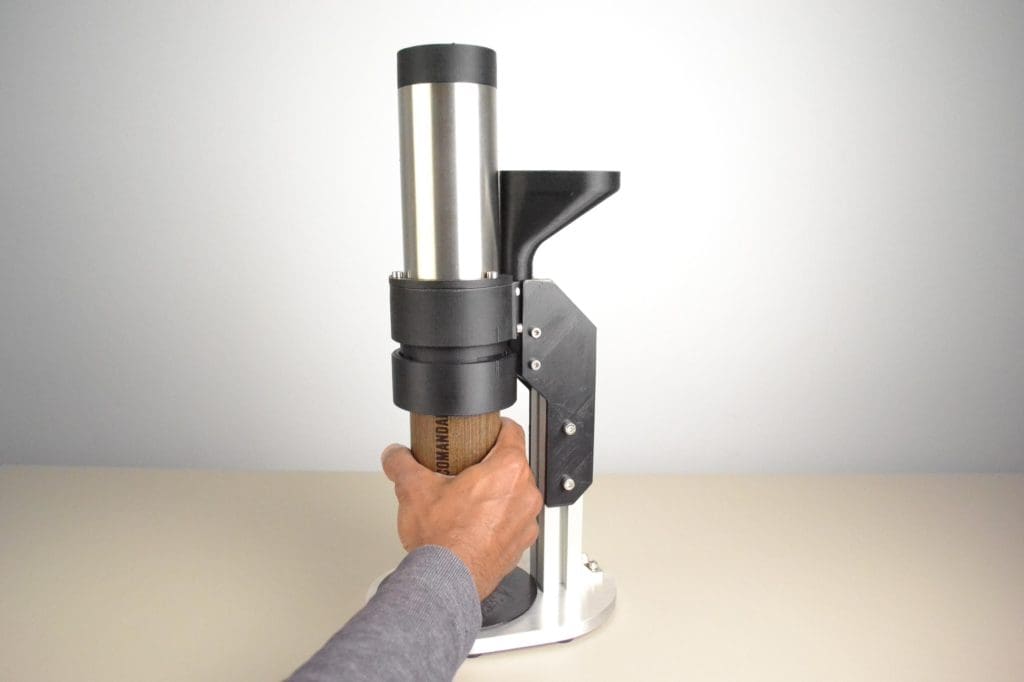 Comandante grinder locking